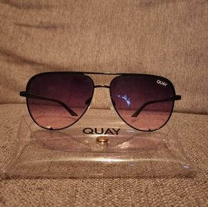 Quay High Key Aviators NWOT